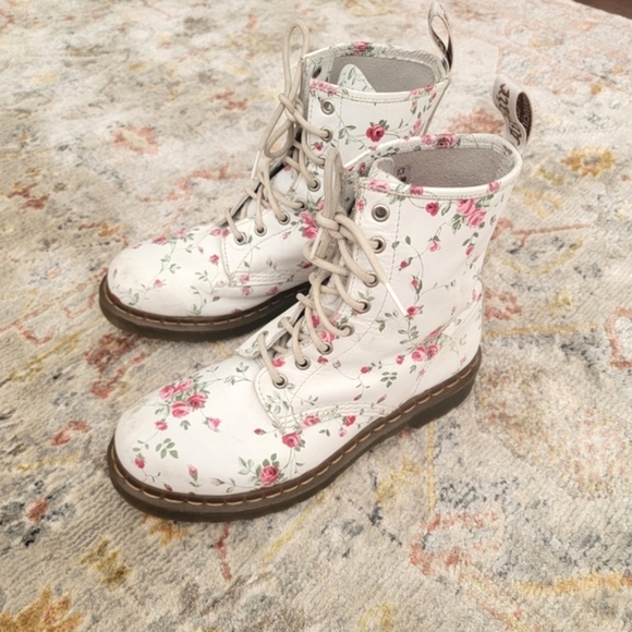 Dr. Martens Shoes - Dr. Martens Rare 🌹 Portland Rose 🌹